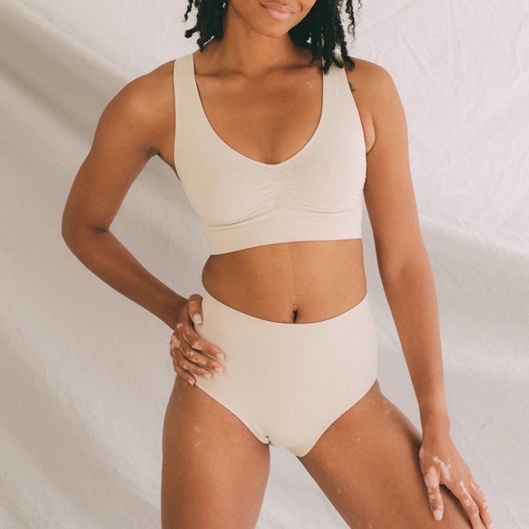 Agnes & Dora Cream Sports Bra - Picture 1 of 4